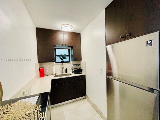 Foto del edificio - 38 NW 52nd St