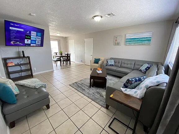 Sala de estar - 905 Center St