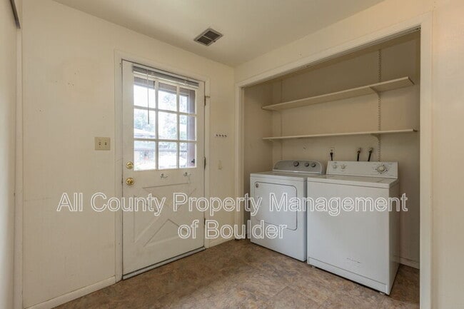 Building Photo - 1030 Miami Way