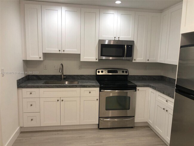 Building Photo - 11051 SW 79th Ave