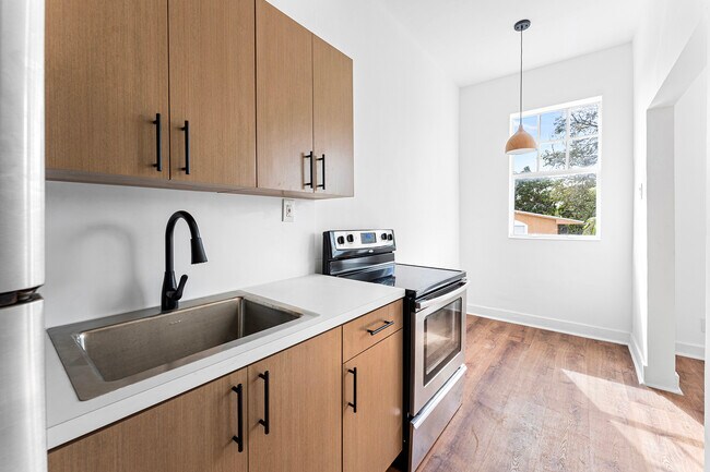 Foto del edificio - 36 NE 65th St