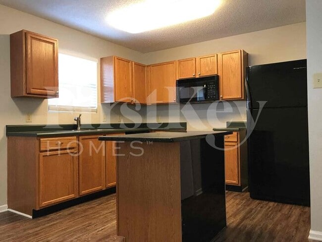Building Photo - 1751 Blackmore Dr