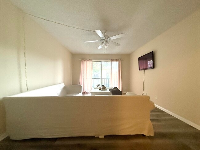 Foto del edificio - 460 NW 20th St