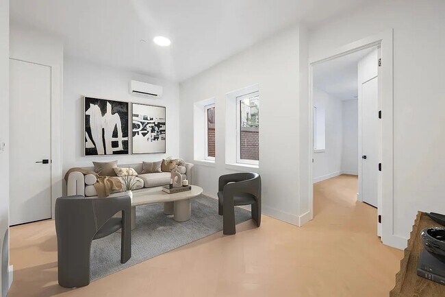 Foto del edificio - 321 E 17th St