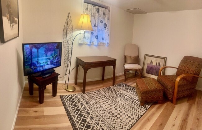 Building Photo - Fully Furnished, 1 Bedroom Basement Apartm...