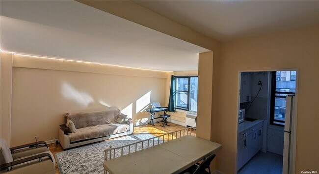 Foto del edificio - 98-26 64th Ave