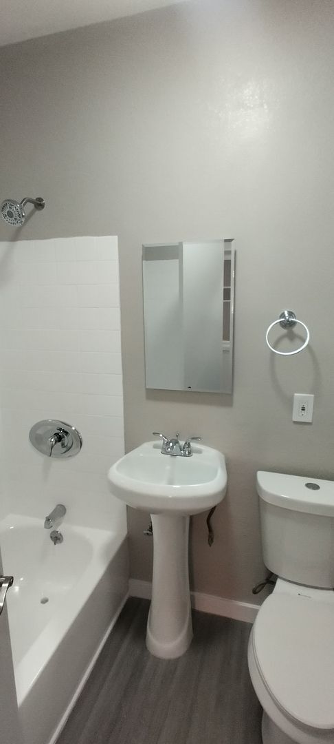 Foto del edificio - 632-638 W 8th St.