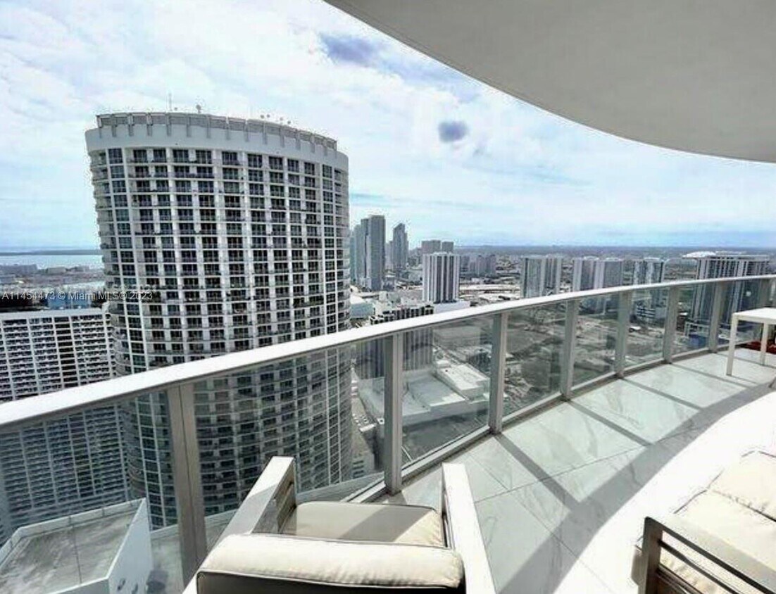 Foto del edificio - 488 NE 18th St