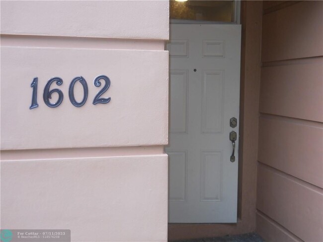 Building Photo - 1033 NE 17th Way