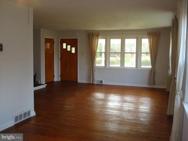 Building Photo - 1346 Faucett Dr