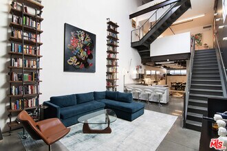 Building Photo - 1046 Princeton Dr