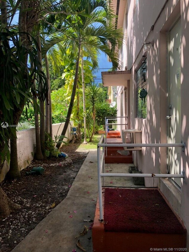 Foto del edificio - 433 Santander Ave