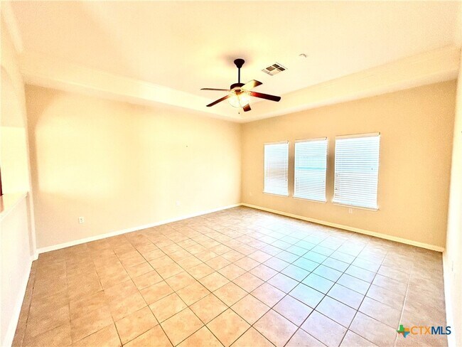 Building Photo - 310 Yosemite Dr
