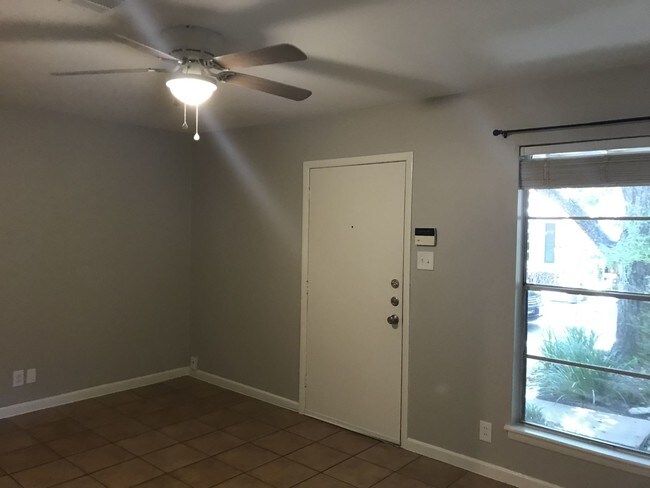 Foto del edificio - 2 br, 1 bath House - 4014 A Lewis Lane