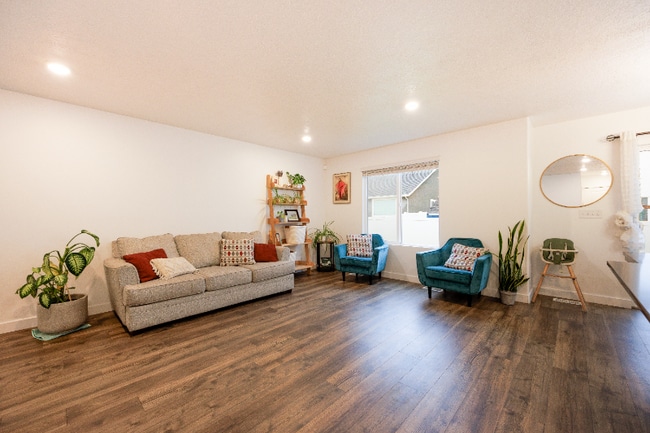 Foto del edificio - 1859 S 410 W