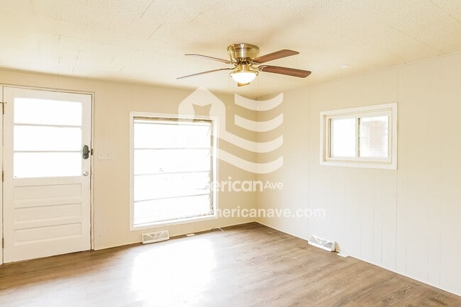 Foto del edificio - 8460 Reynolda Rd