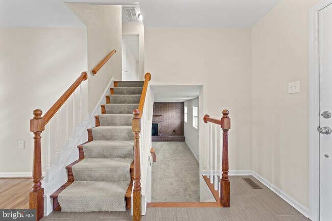 Building Photo - 205 Country Club Dr SW