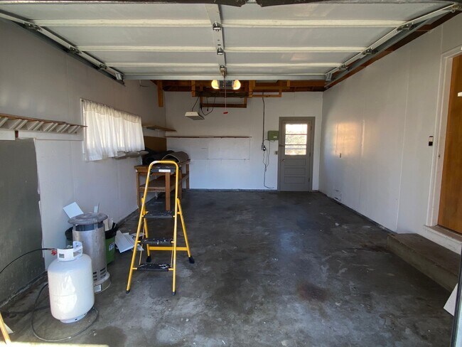 Building Photo - 4030 Fiene Blvd