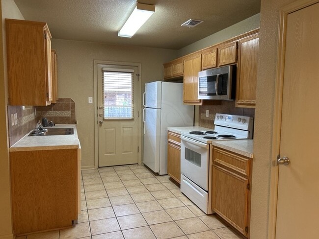 Building Photo - 1305 Chips Dr