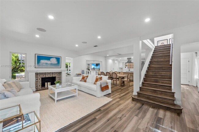 Foto del edificio - 5236 Pine Tree Dr