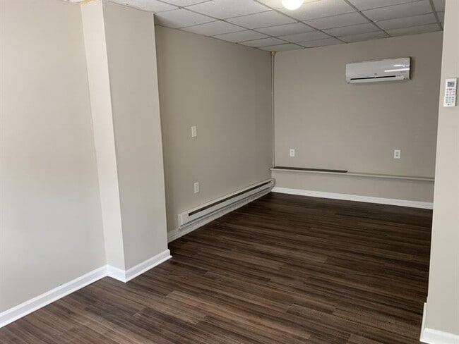 Building Photo - 300 Forrest Ave