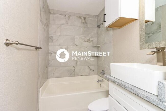 Foto del edificio - 4 Bedroom Pet-Friendly Home in Arlington, TX with Main Street Renewal