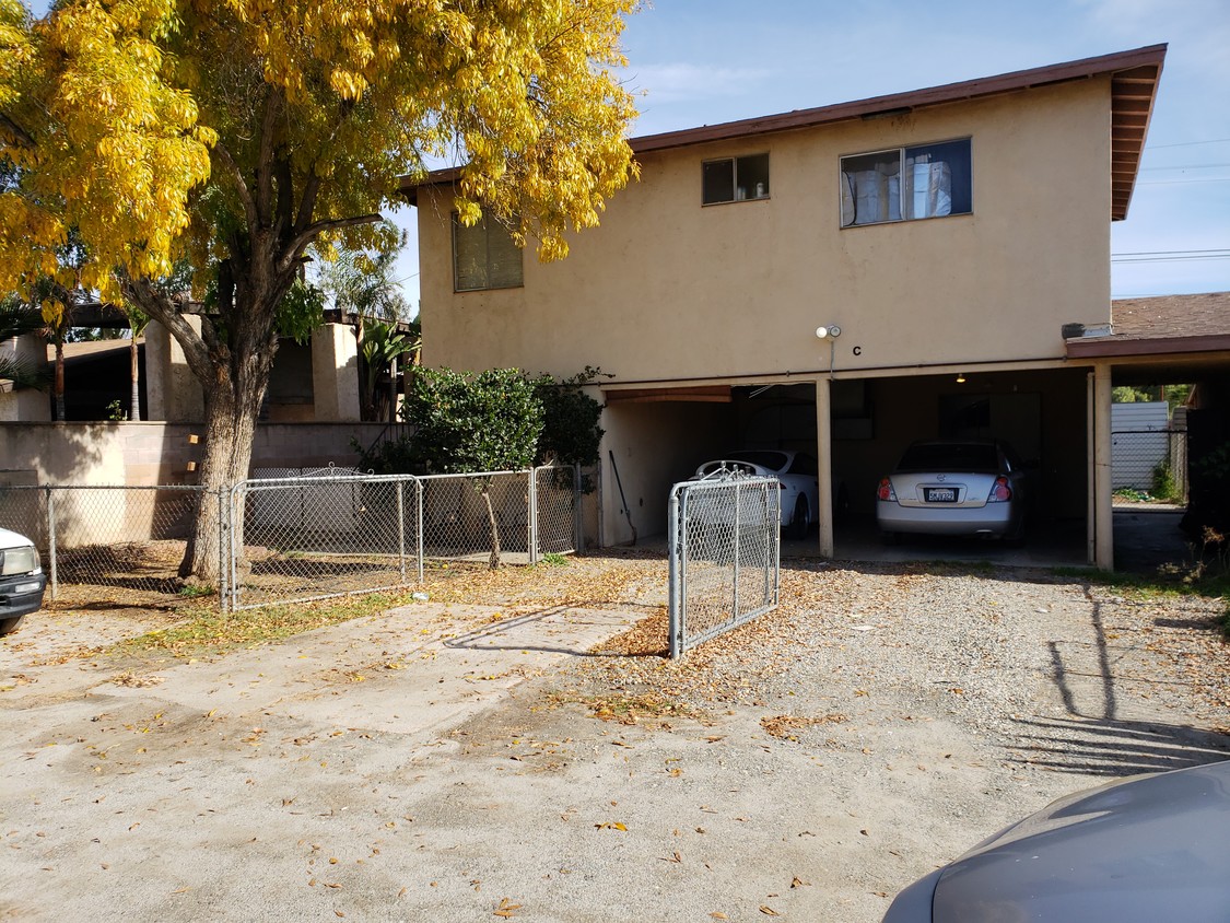 Primary Photo - 23768 Hemlock Ave
