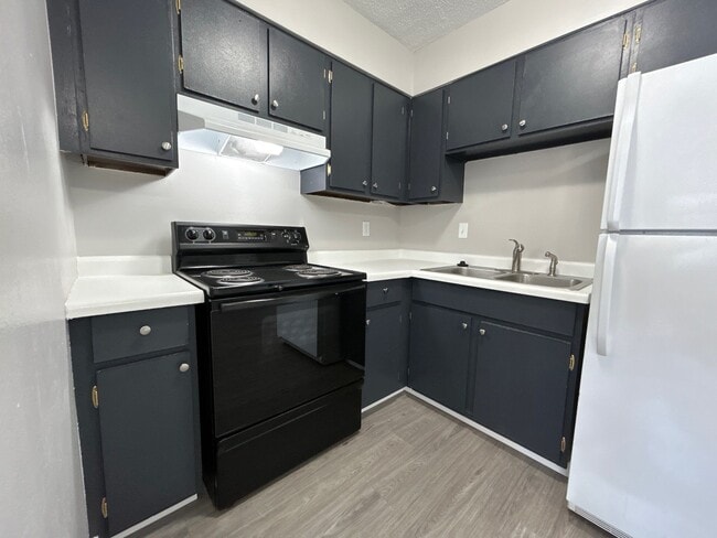 Building Photo - Timber Creek Apartments