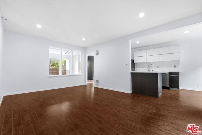 Building Photo - 612 Huntley Dr