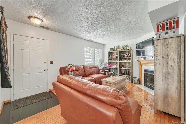 Building Photo - 4610 Whispering Hills Dr