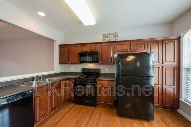 Building Photo - 1369 Thornborough Dr