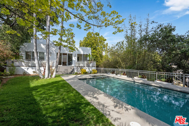 Building Photo - 7582 Mulholland Dr