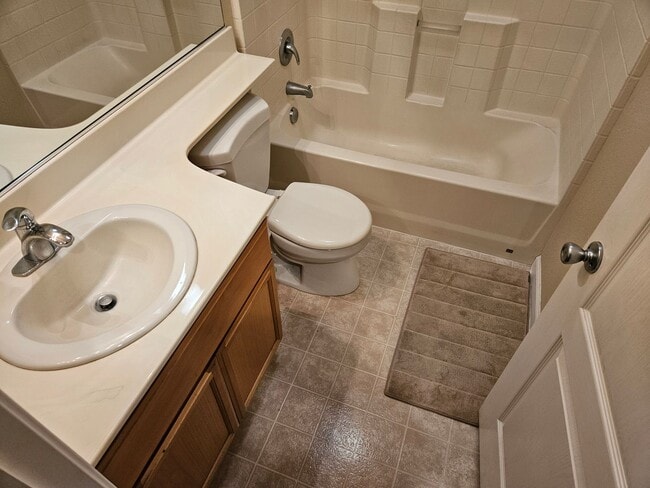 Building Photo - Three Bedroom Two bath home for rent