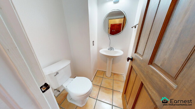 Foto del edificio - Charming 4-Bed/2.5-Bth Home in Prime Santa...