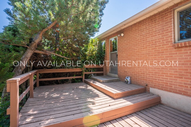 Building Photo - 265 E 600 N