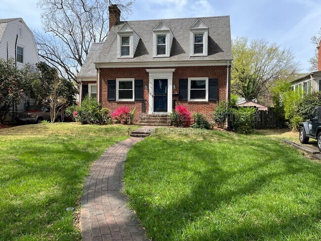 Foto del edificio - 3514 Montrose Ave