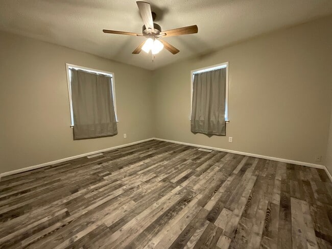 Foto del edificio - CUTE 3 BEDROOM / 1 BATHROOM HOUSE LOCATED ...