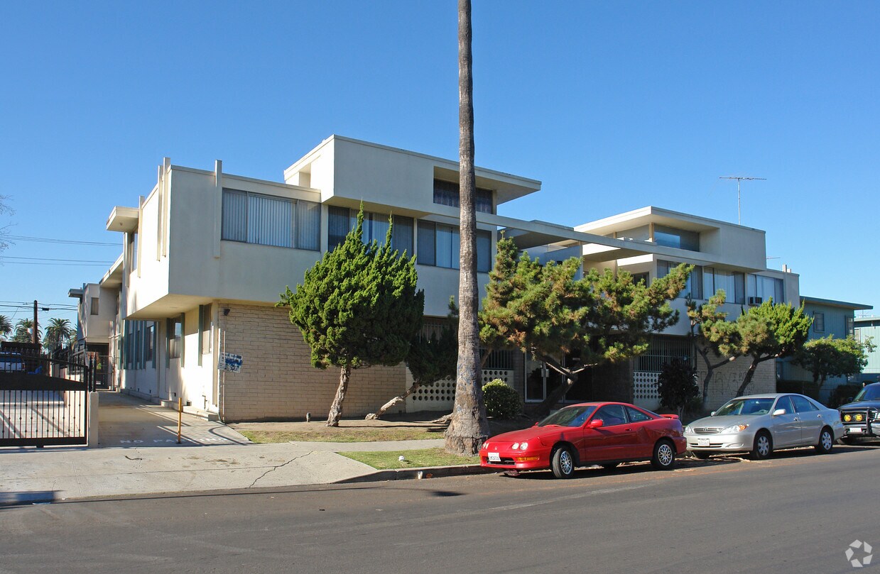 1117 S Bronson Ave, Los Angeles, CA 90019 Apartments in Los Angeles