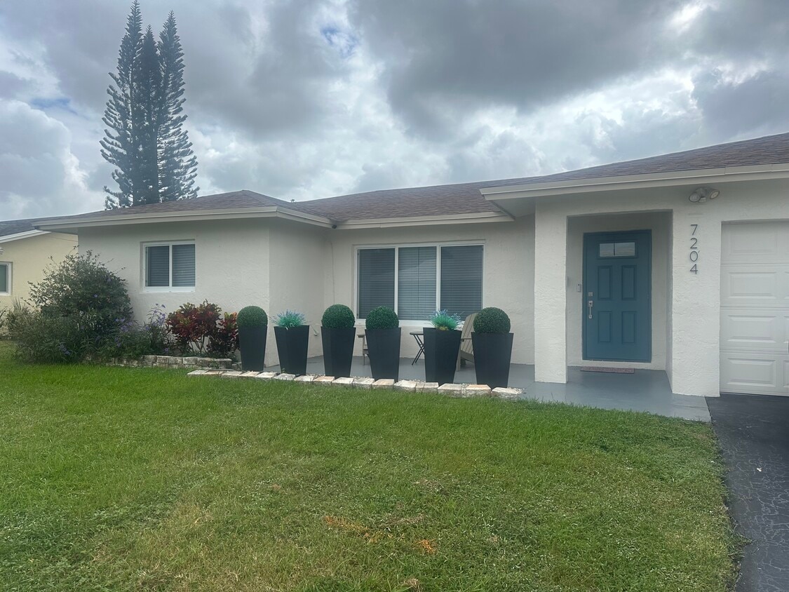 Foto principal - 7204 NW 77th St