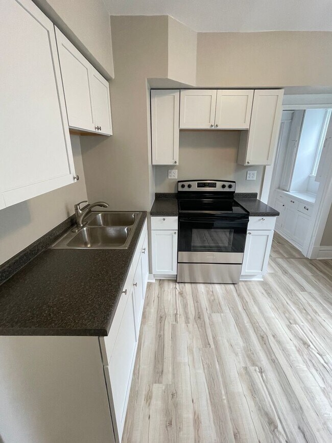 Foto del edificio - 611 E 6th St