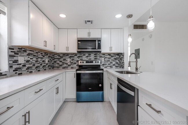 Foto del edificio - 108 Normandy Ln