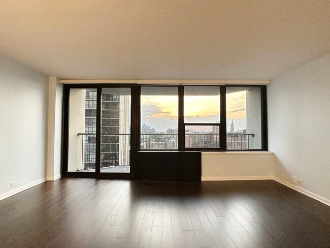 Foto del edificio - 1560 N Sandburg Terrace