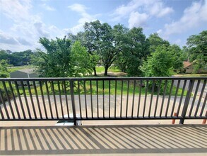 Building Photo - 501 E Davis St