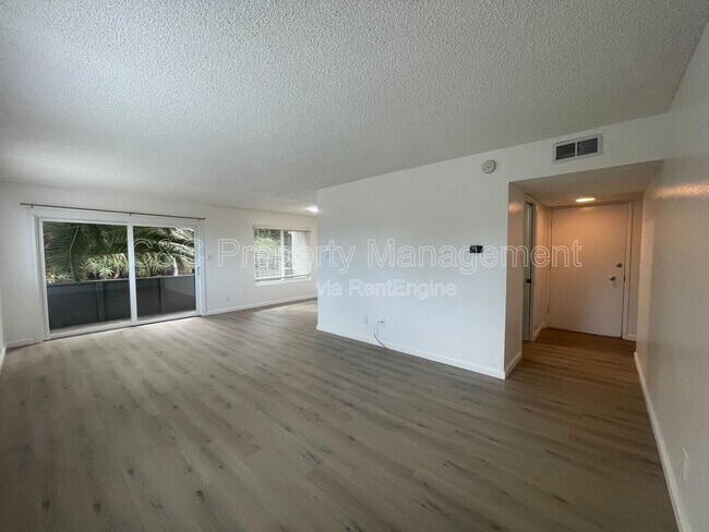 Building Photo - 260 Lighthouse Ave