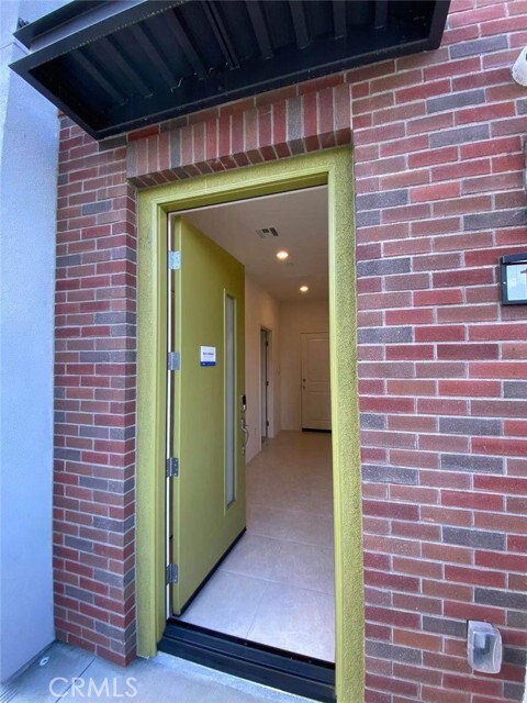 Foto del edificio - 1530 W Cameron Ave