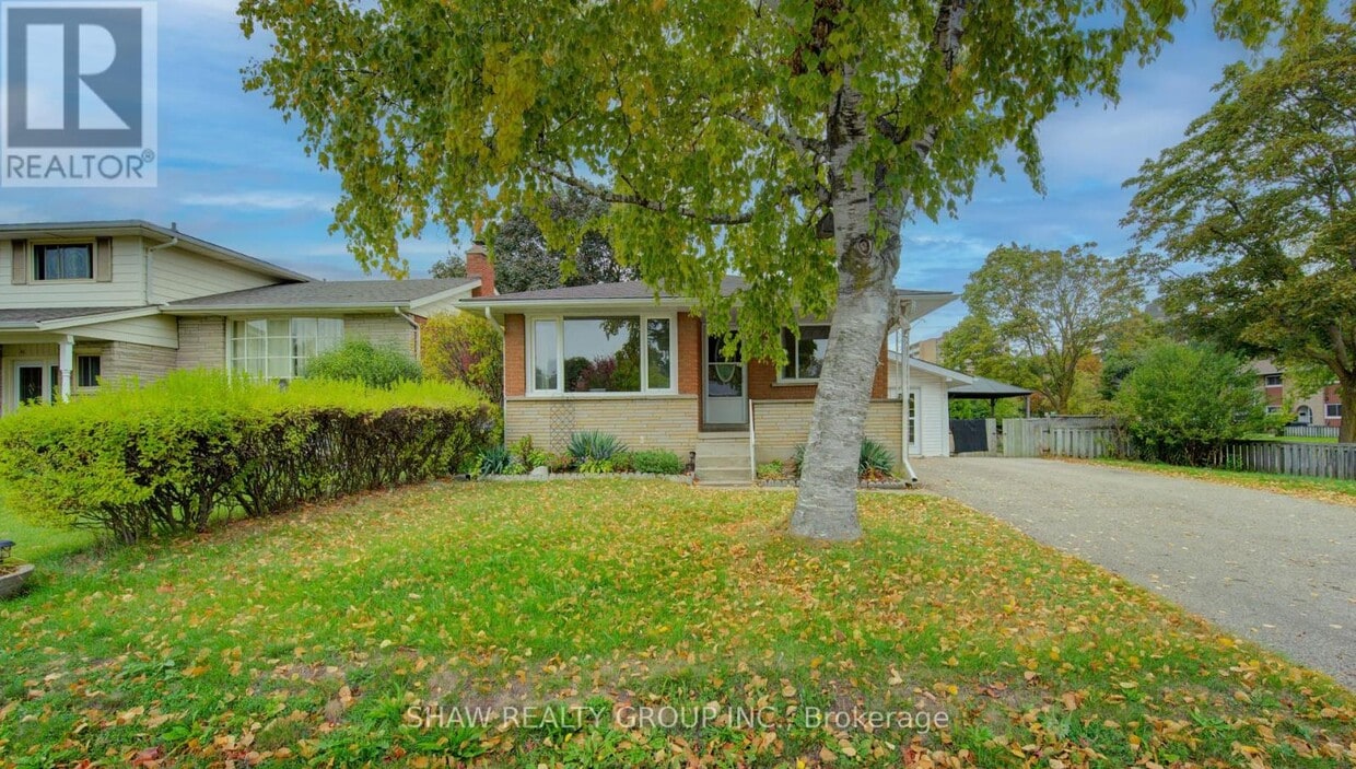 Primary Photo - 7 Hudson Crescent