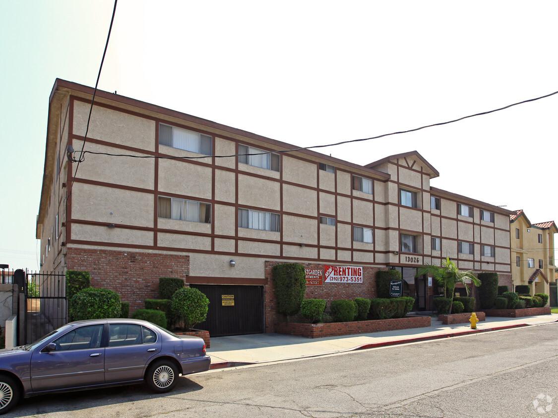 Building Photo - Crestgarden Apartments