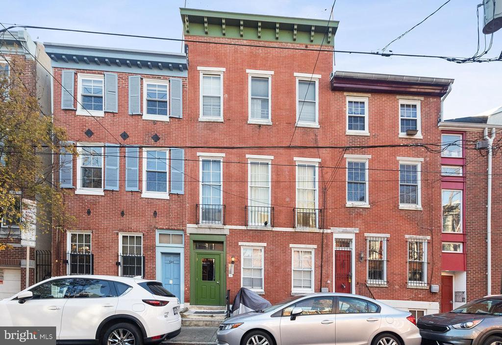 Primary Photo - 328 Queen St