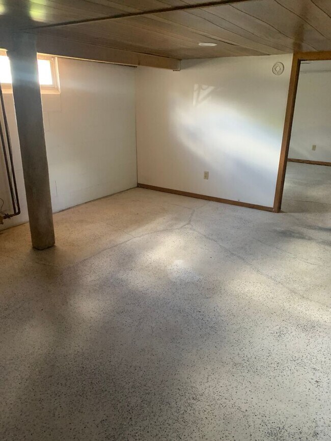 Foto del edificio - 2 bedroom, 2 bath house located near water...