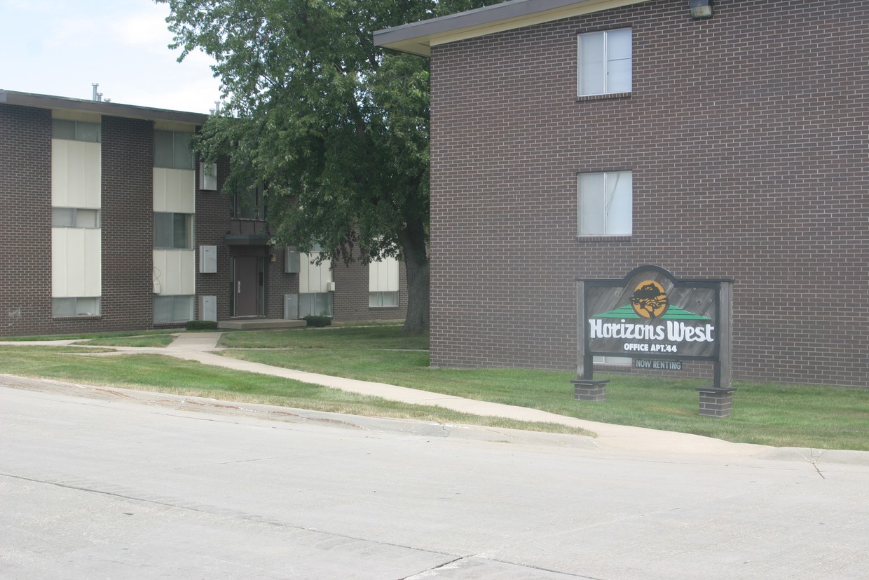 Primary Photo - Campus View Apartments